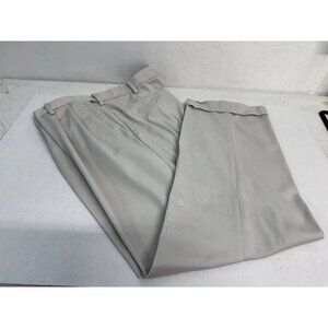 mens Dockers Pants  34-30 Pleated front- New condition